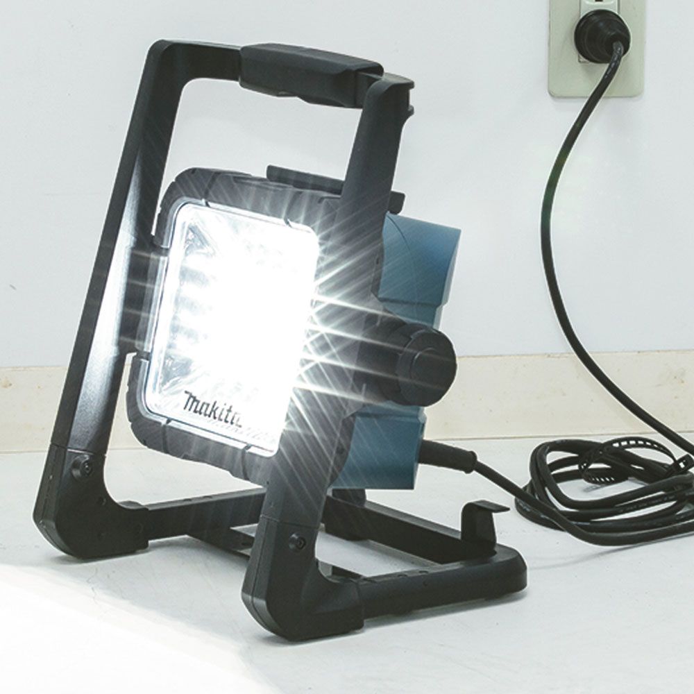 Akumulatorowa lampa LED MAKITA 14,4V/18V DML805