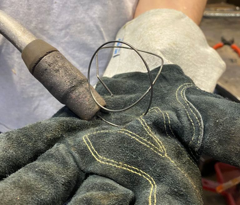 Najlepsze praktyki dotyczące wyboru i ustawiania szpuli drutu spawalniczego - drut na rękawicy
